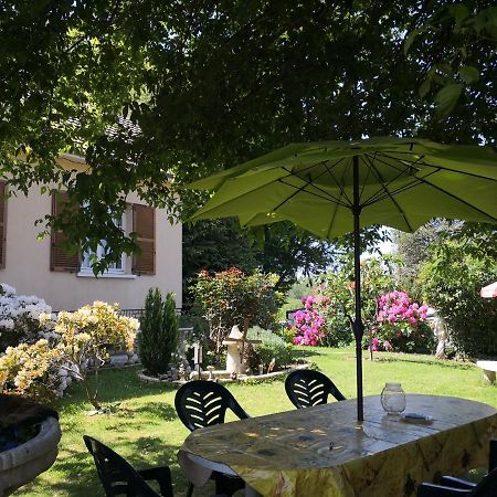 Au Jardin Fleuri Bed & Breakfast Secondigny Exterior foto