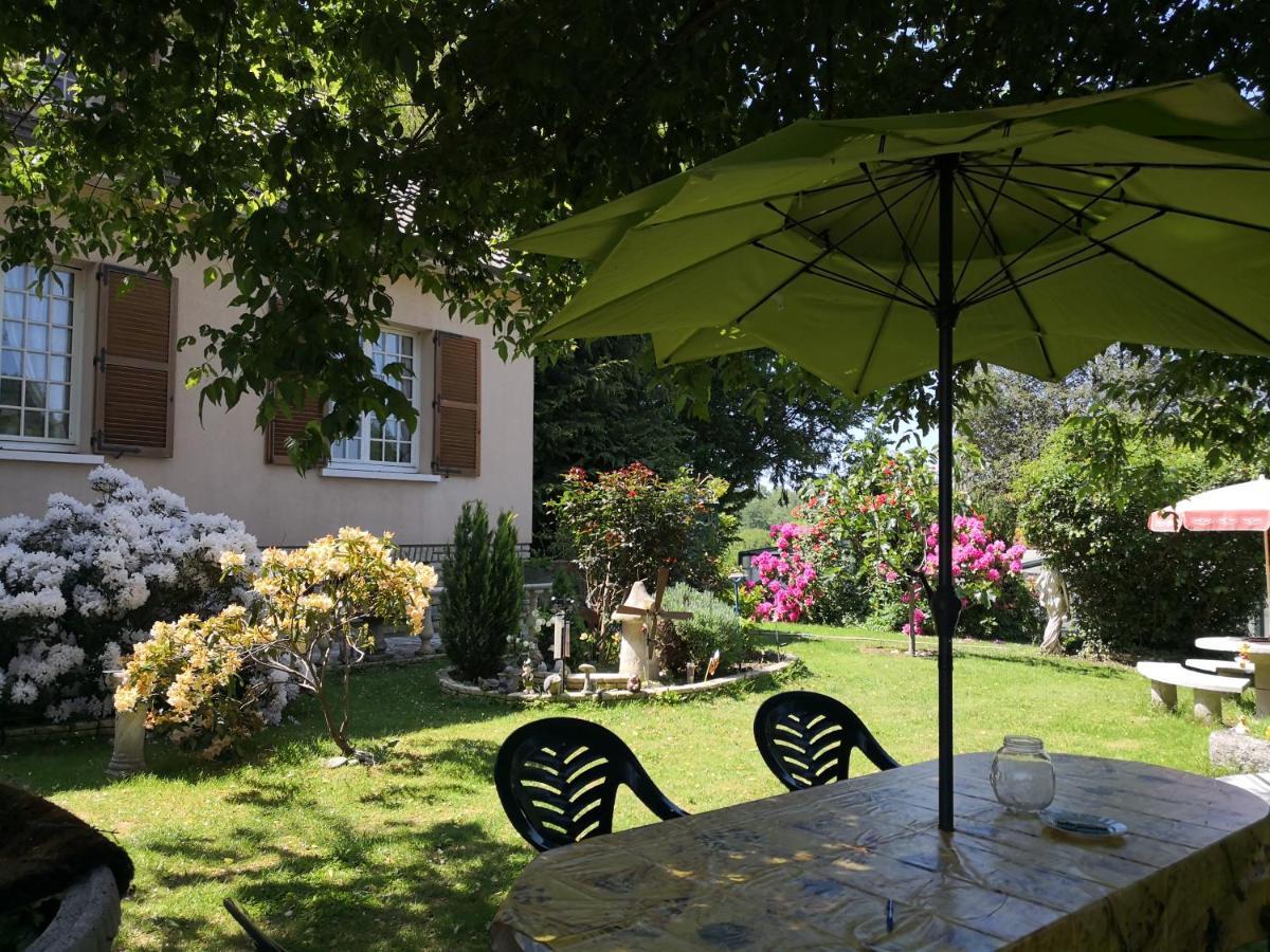 Au Jardin Fleuri Bed & Breakfast Secondigny Exterior foto