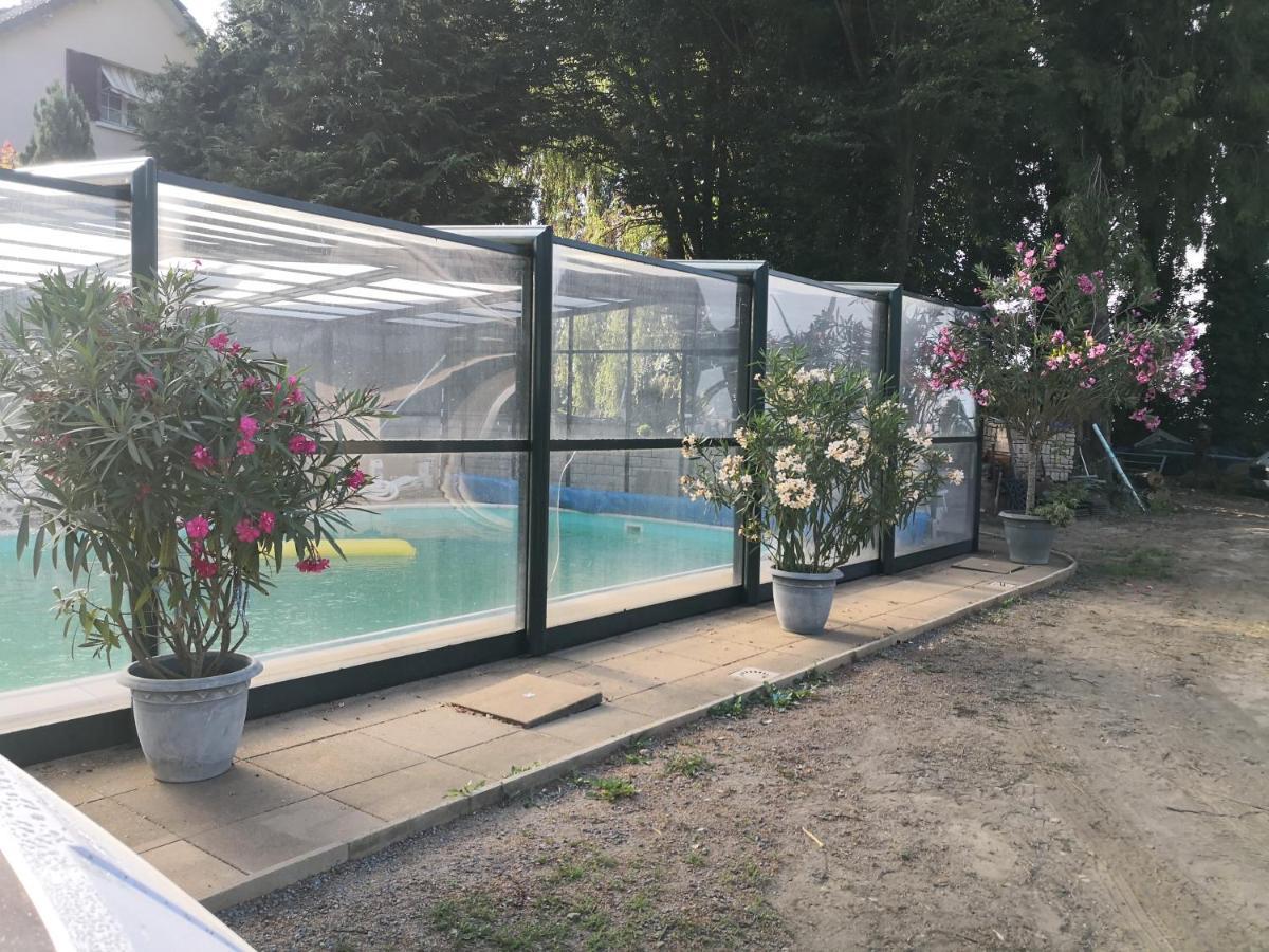 Au Jardin Fleuri Bed & Breakfast Secondigny Exterior foto