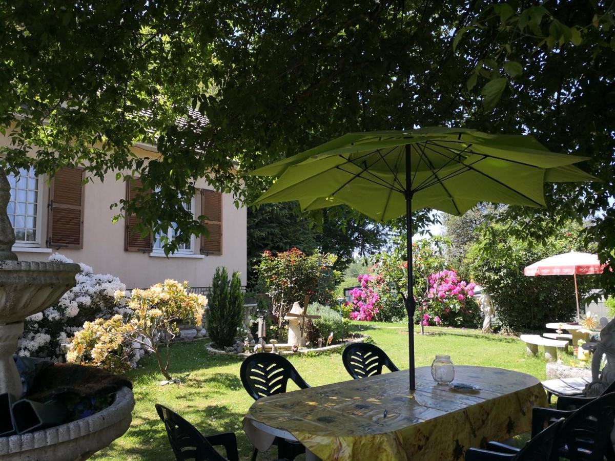 Au Jardin Fleuri Bed & Breakfast Secondigny Exterior foto