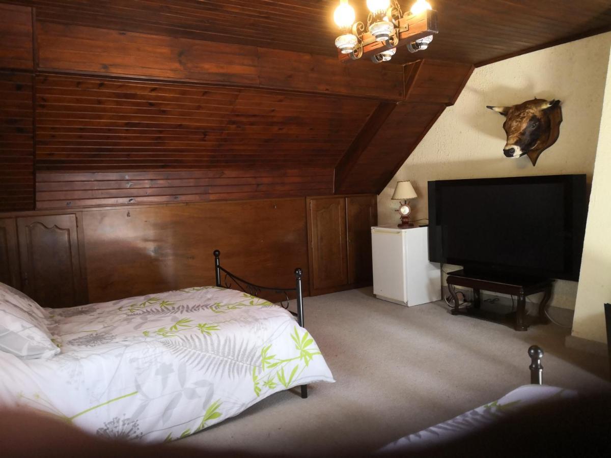 Au Jardin Fleuri Bed & Breakfast Secondigny Exterior foto
