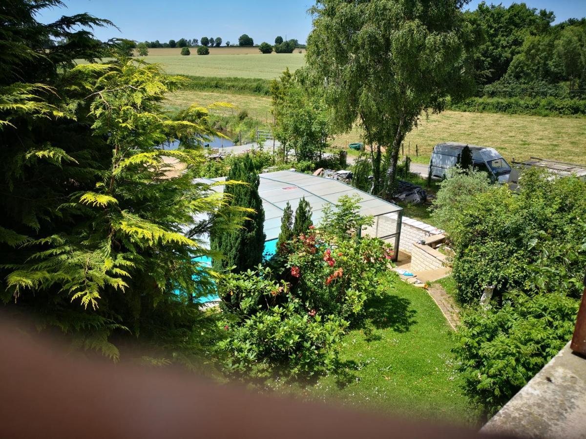 Au Jardin Fleuri Bed & Breakfast Secondigny Exterior foto