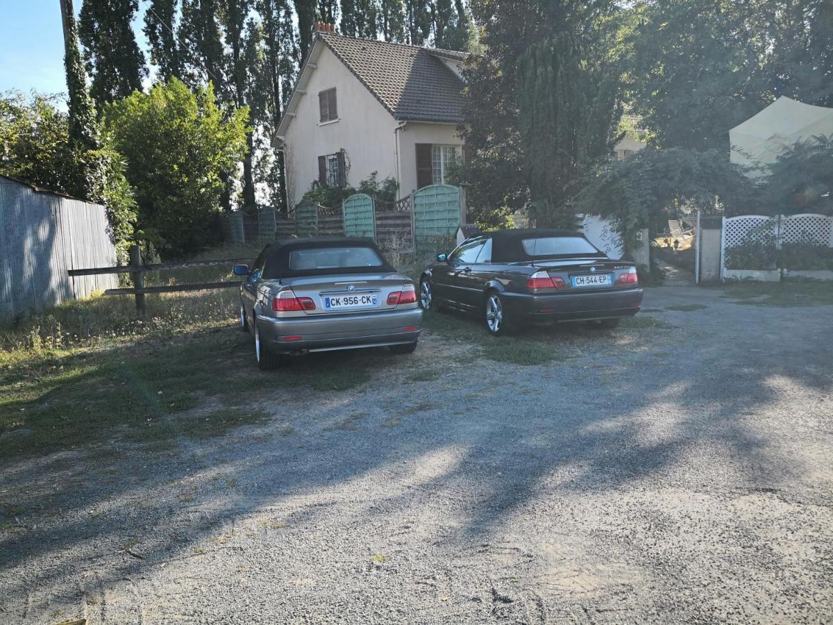 Au Jardin Fleuri Bed & Breakfast Secondigny Exterior foto